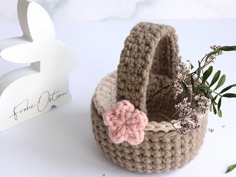 Henkelkorb mit Blume - Häkelanleitung
