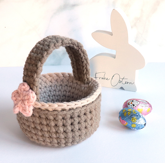 Henkelkorb mit Blume - Häkelanleitung