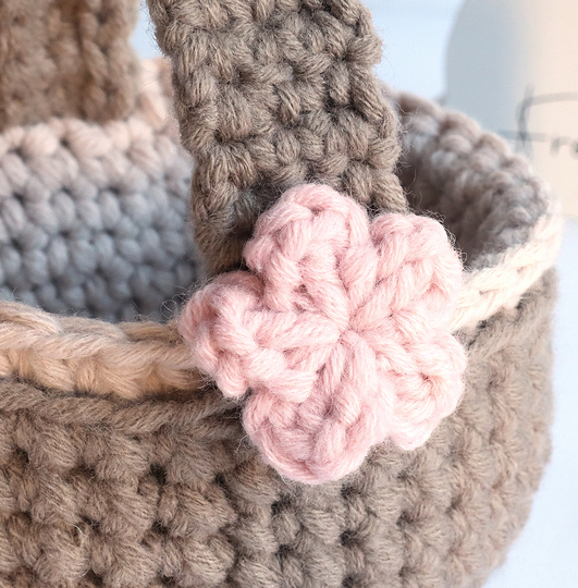 Henkelkorb mit Blume - Häkelanleitung