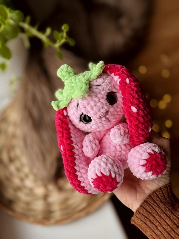 Crochet low sew strawberry bunny snuggler amigurumi pattern - ENG