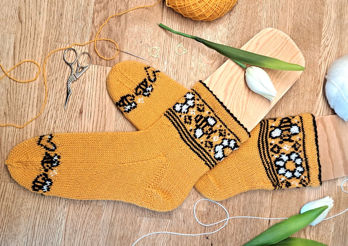 Colorwork socks "Wild Bees" - digital instructions
