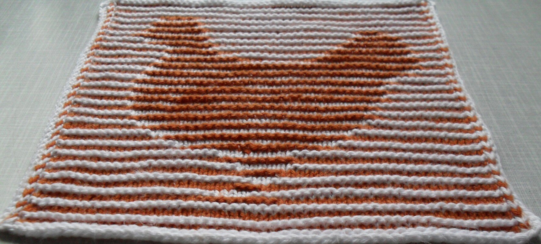 Huhn in Schattenstricktechnik mit dem besonderen Rand