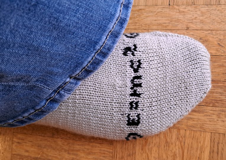 Men's socks "Physicist" instructions as PDF with color chart motif socks