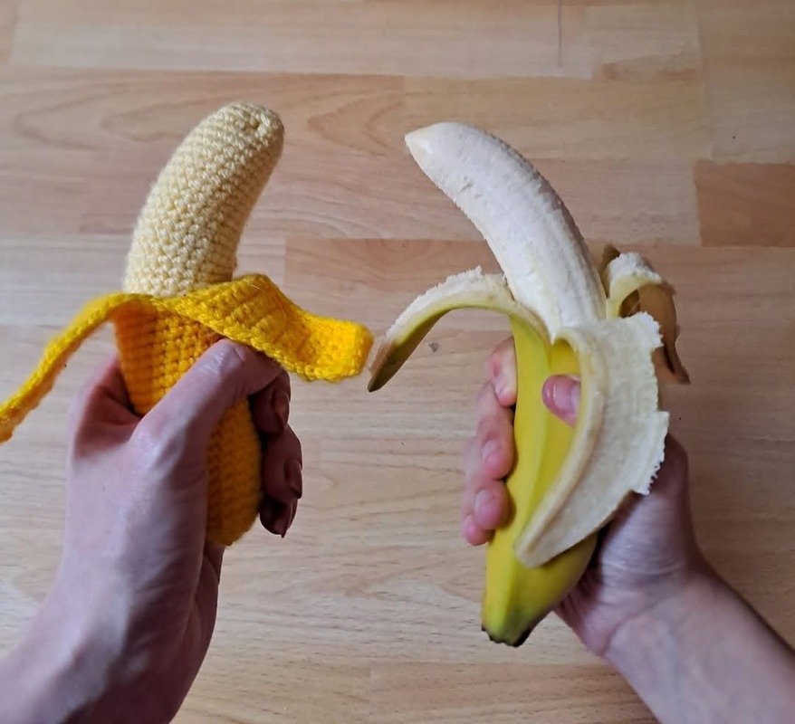Banana with peel - Image 2