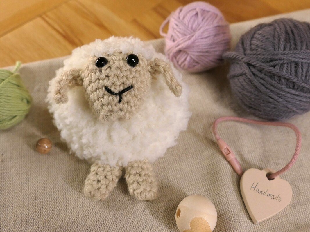 Schäfchen Flauschi  - häkle dir dein eigenes flauschiges Schäfchen