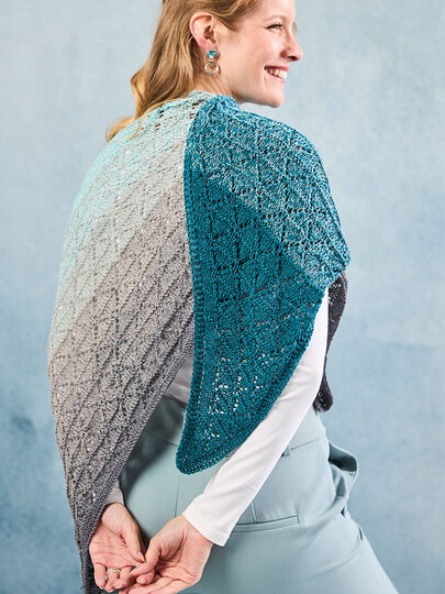 ASYMMETRISCHES TUCH DIAGONALE RAUTEN, gestrickt