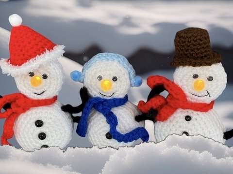 Leuchtschneemann Snowy Häkelanleitung