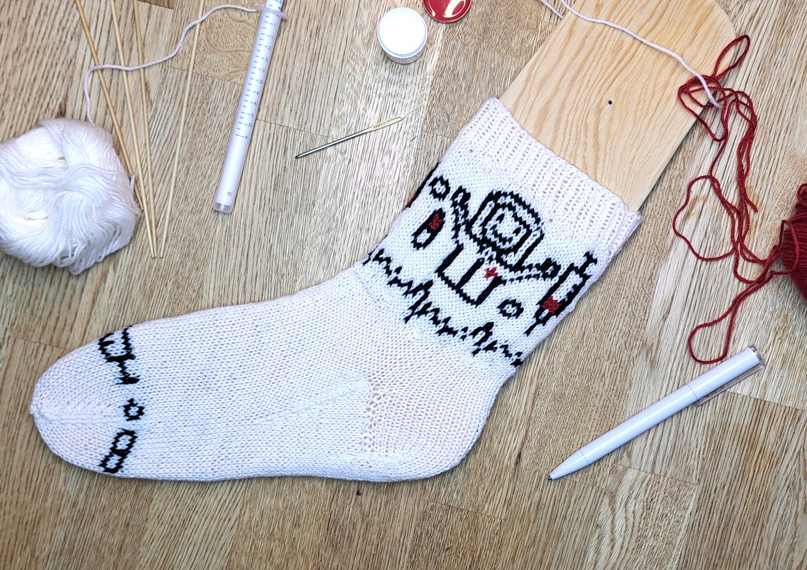 Colorwork socks "Medic" - digital instructions