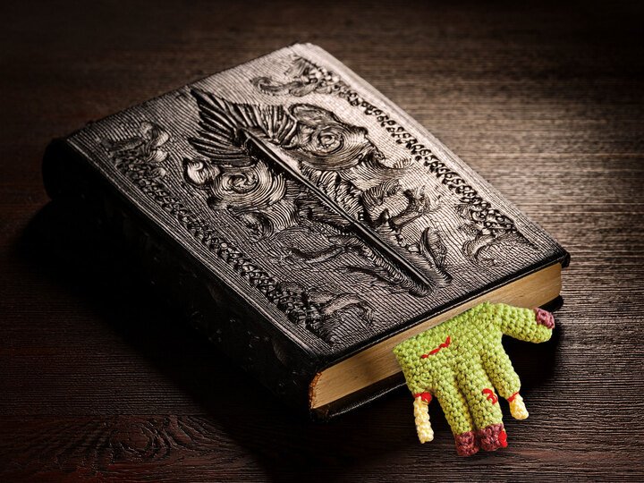 Zombie hand bookmark - Freebie crochet pattern