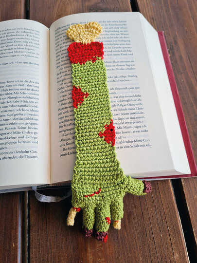 Zombie hand bookmark - Freebie crochet pattern