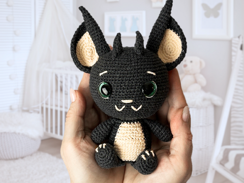 Amigurumi Alien. Amigurumi Spielzeug. Gehäkelt Alien. Häkelmuster PDF.