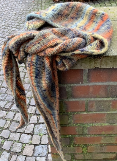 Strickanleitung Kapuzenschal Davina