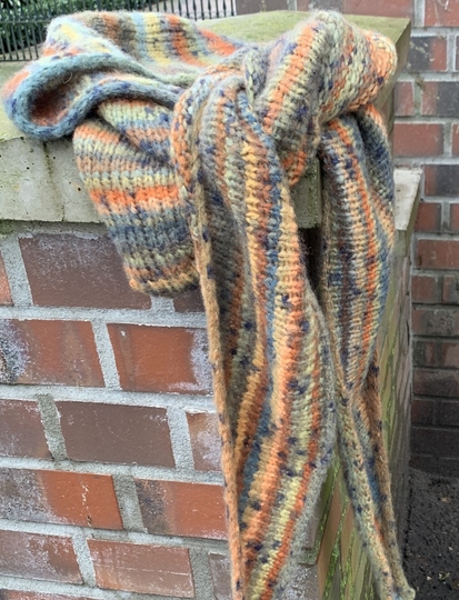 Strickanleitung Kapuzenschal Davina