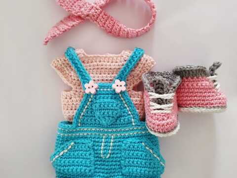 Casual outfit for the Astrid doll, amigurumi doll outfits pattern.