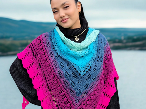 Crochet Pattern Triangular Shawl “Lorien” – with Crochet Chart