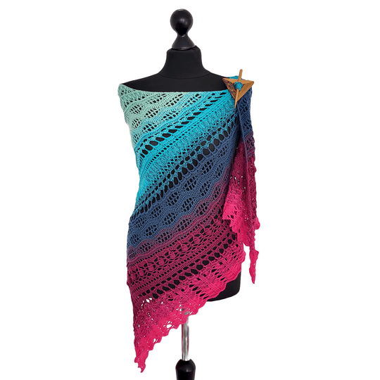 Crochet Pattern Triangular Shawl “Lorien” – with Crochet Chart