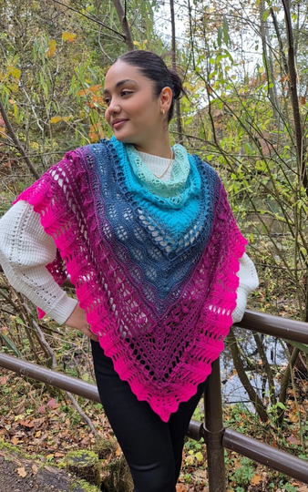 Crochet Pattern Triangular Shawl “Lorien” – with Crochet Chart