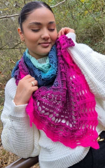 Crochet Pattern Triangular Shawl “Lorien” – with Crochet Chart