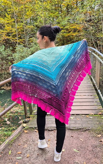 Crochet Pattern Triangular Shawl “Lorien” – with Crochet Chart