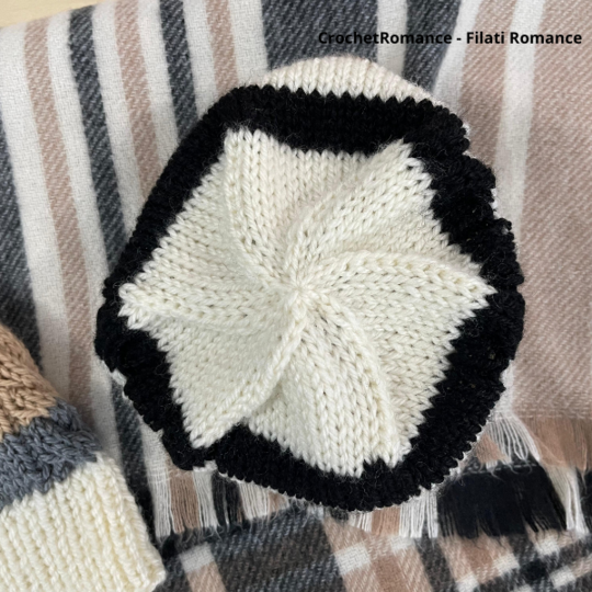 Anleitung Stricken: Mütze mit Streifen und Zöpfen für Damen und Kinder