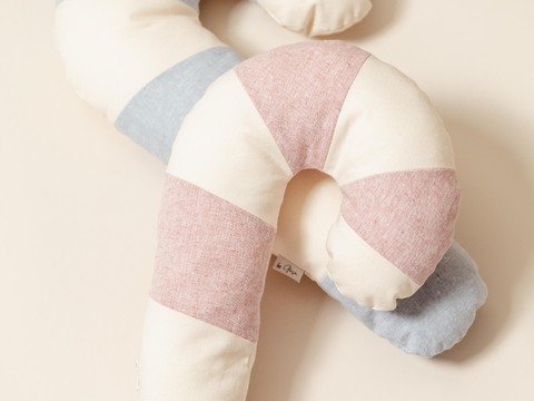 Zuckerstangen-Kissen nähen: Schnittmuster in zwei Größen für Weihnachten