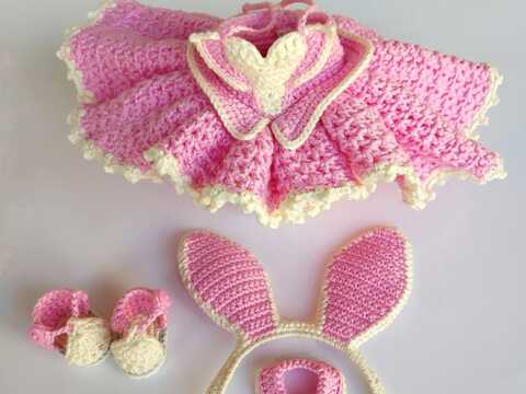 Crochet outfit bunny pattern for the Astrid doll.