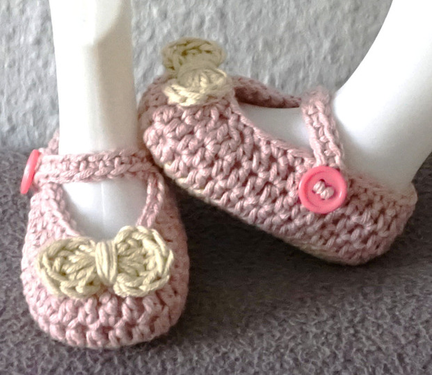 Häkelanleitung: Babyschühchen Schleifenzauber