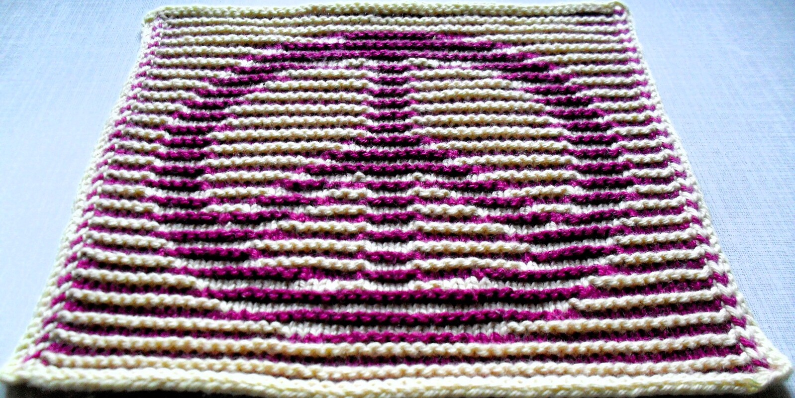 Peace- Zeichen in Schattenstricktechnik als Spüli oder Deko