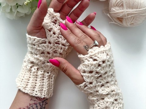 Icy Thistle Fingerless Gloves
