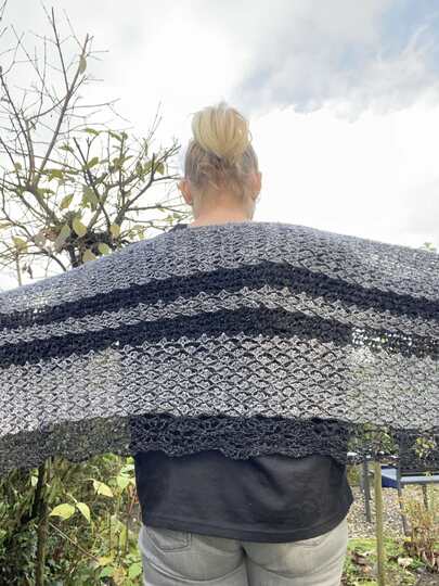 Häkelanleitung 2 in 1 Tiefes Dreieckstuch und Stola "Schattenspiel"