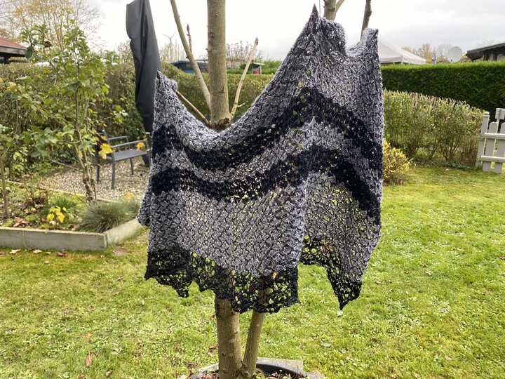 Häkelanleitung 2 in 1 Tiefes Dreieckstuch und Stola "Schattenspiel"