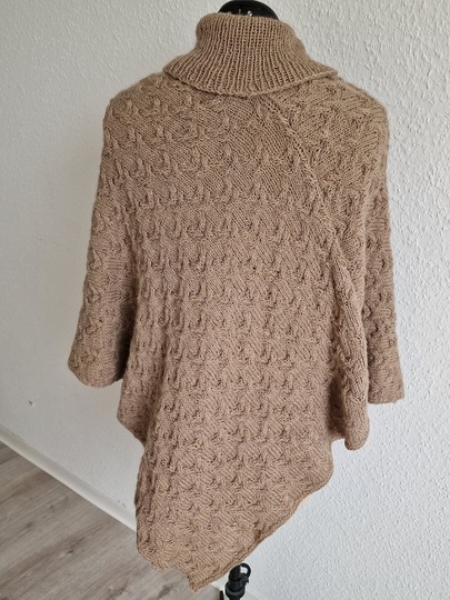 Strickanleitung für den Poncho "Emma"
