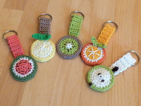 Häkelanleitung für Schlüsselanhänger Taschenbaumler "Früchte"