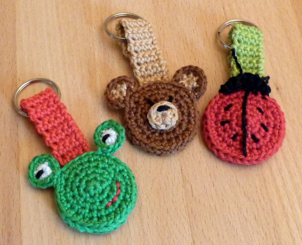 Mini-Häkelanhänger: Frosch, Bär und Marienkäfer mit Metallringen