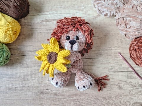 Löwe mit Sonnenblume - Amigurumi Häkelanleitung