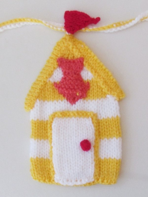 TeaCosyFolk's Beach Hut Bunting Knitting Pattern - Image 12