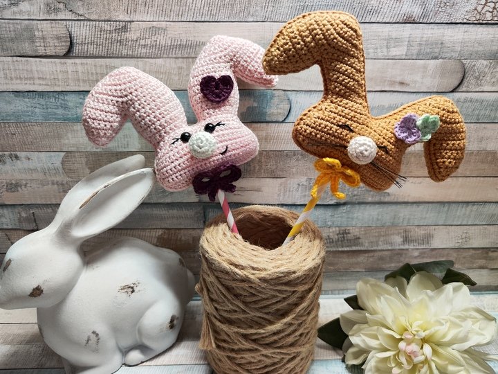 Häkelanleitung "Hasenöhrchen-Bande" (Aufhänger/Blumenstecker, 5 versch. )