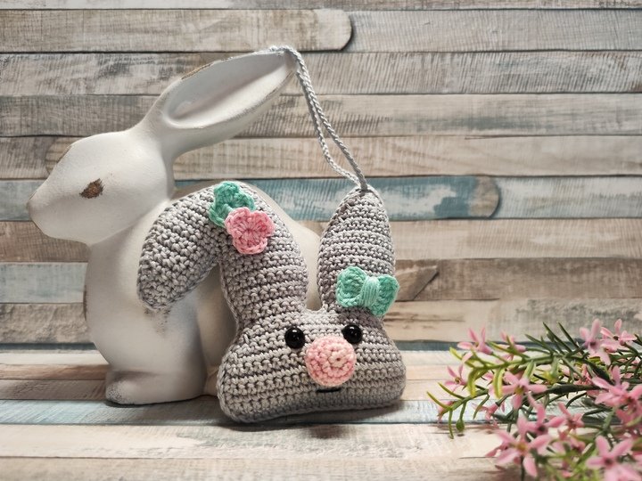 Häkelanleitung "Hasenöhrchen-Bande" (Aufhänger/Blumenstecker, 5 versch. )