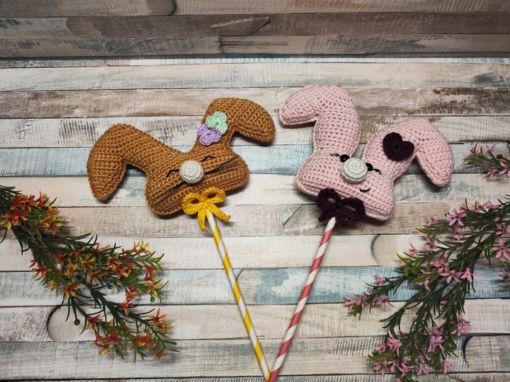 Häkelanleitung "Hasenöhrchen-Bande" (Aufhänger/Blumenstecker, 5 versch. )