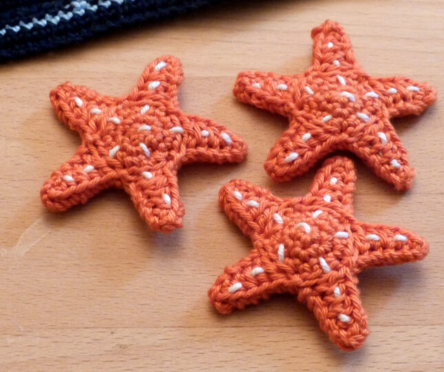 Crochet pattern for a popular family game ocean tic tac toe