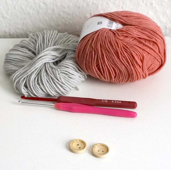 Häkelanleitung für ein entzückendes Baby-Trägerkleid (0-3 Monate)