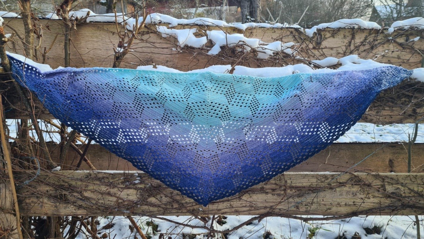 Flaches Dreieckstuch „Hellin BE“ - Häkelanleitung