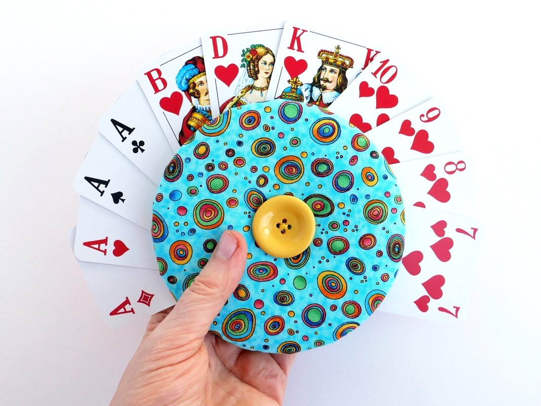 Spielkartenhalter - Schnell aus Stoffresten mit der Hand genäht - Bild 4