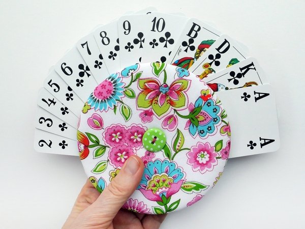 Spielkartenhalter - Schnell aus Stoffresten mit der Hand genäht