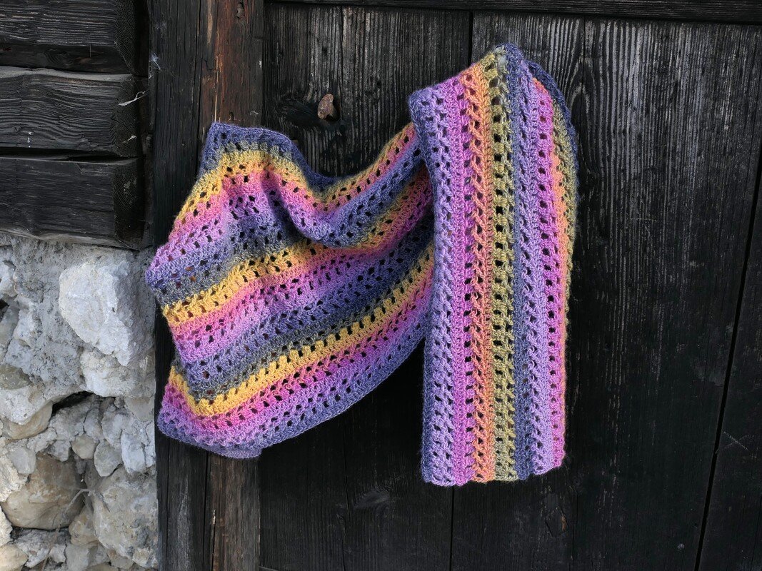 Anleitung für das Schultertuch Cottage Garden mit nur einem Bobbel gehäkelt - Bild 2