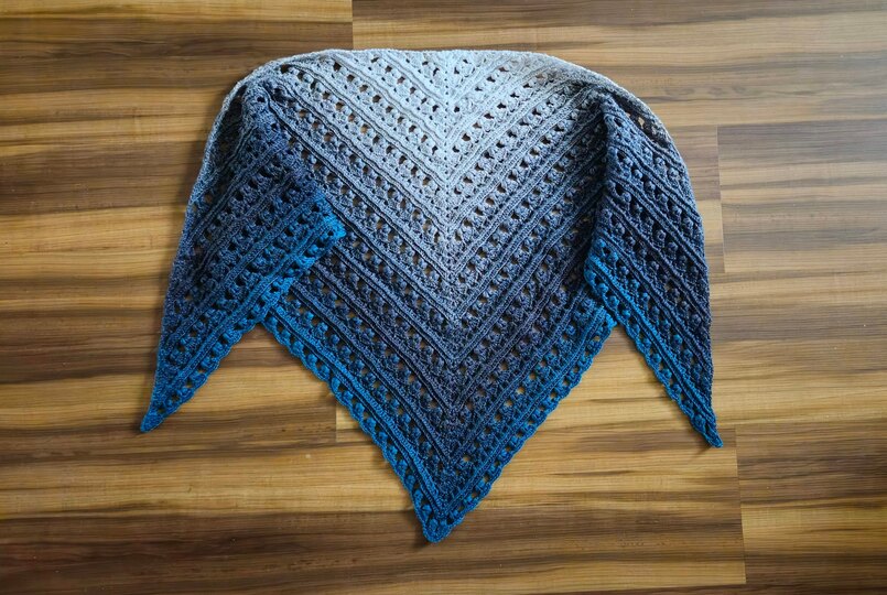 Triangular Scarf "Iphis"