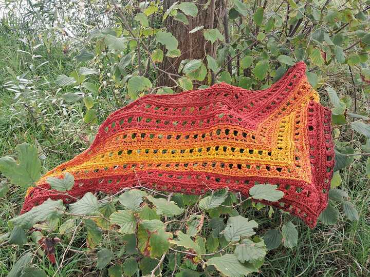 Triangular Scarf "Iphis"