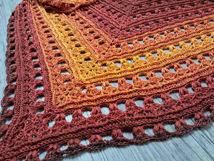 Triangular Scarf "Iphis"
