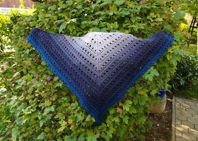 Triangular Scarf "Iphis"
