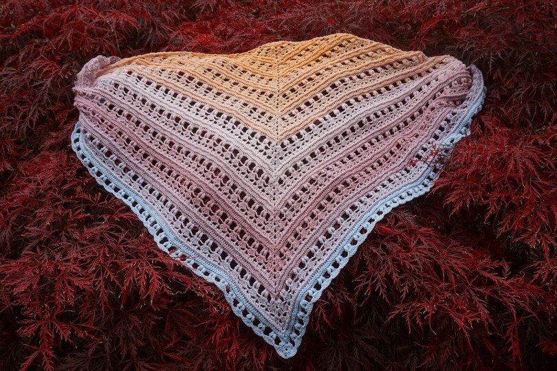 Triangular Scarf "Iphis"